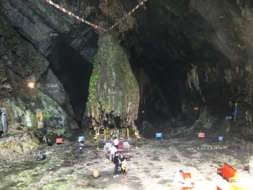 ベトナム仏教の聖域を訪ねて 香寺（フォーン寺）参拝の旅（ハノイ発）