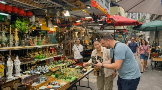 香港セントラル、”大人の街歩き” ＜セントラルマーケット・大館・中環ウォールアート・文武廟・アンティークロード・Goods of Desire＞