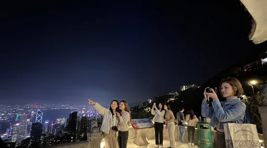 貸切り・ビクトリアピークからの100万ドルの夜景観賞とビクトリアハーバーの壮大な夜景鑑賞ツアー