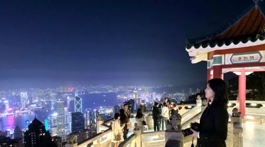 貸切り・ビクトリアピークからの100万ドルの夜景観賞とビクトリアハーバーの壮大な夜景鑑賞ツアー