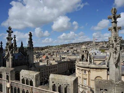 バス（Bath）の語源バースでスパ体験とローマンバス入場観光　～優雅な名門マナーハウスホテルでフルアフタヌーンティーを楽しむ～