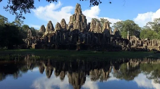 【シェムリアップ】世界遺産 アンコールトム+タプロム寺院+アンコールワット１日ツアー