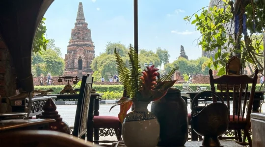 【タイ最大級の黄金大仏へ】ワット・ムアン＆世界遺産アユタヤ＋話題の紫寺院 3つの寺院とカフェを巡る