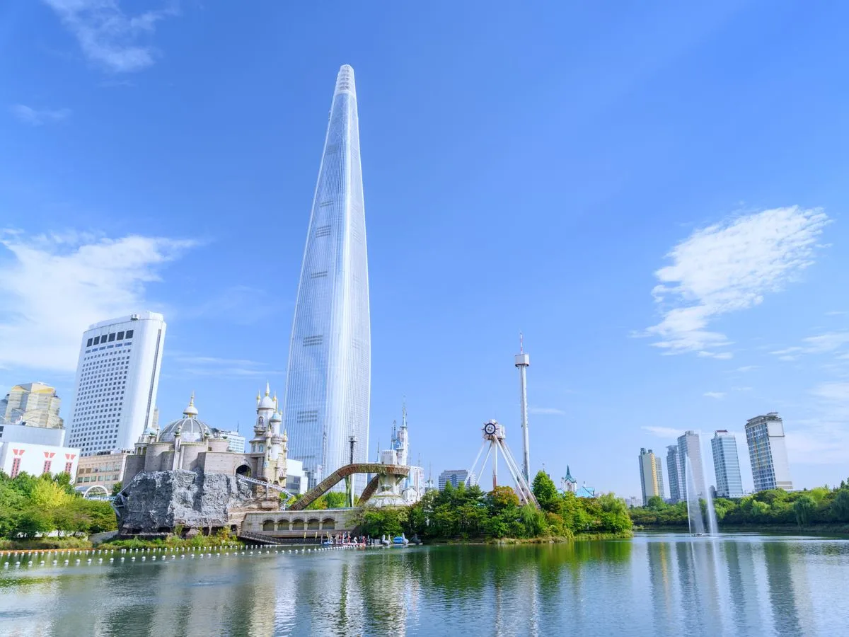 ソウル市内観光ツアー　景福宮＋守門将交代式＋北村＋青瓦台＋ソウルスカイ展望台＋コエックス・ビョルマダン図書館でたっぷり自由時間あり＜1日／日本語ガイド＞